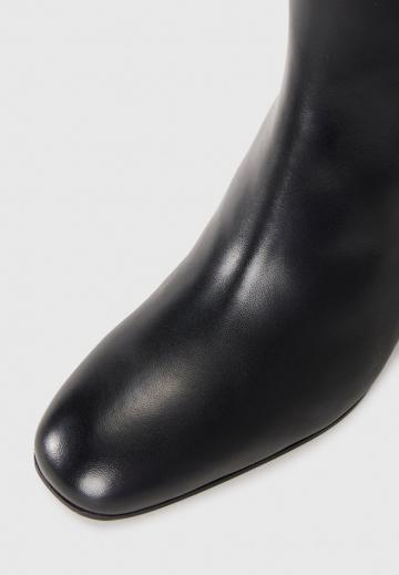 Высокие сапоги