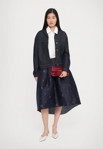 Джинсовая куртка