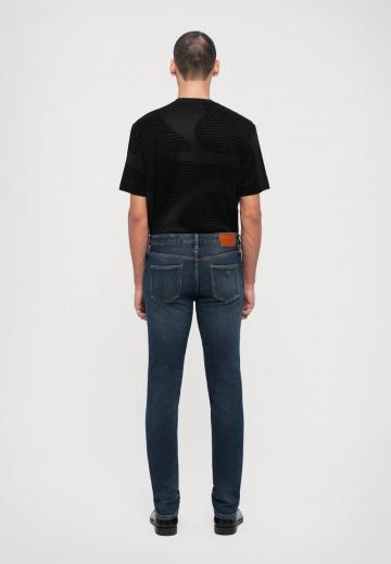 Узкие джинсы