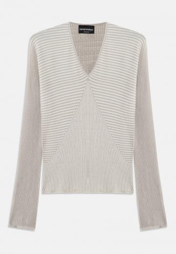 Пуловер с вырезом V
