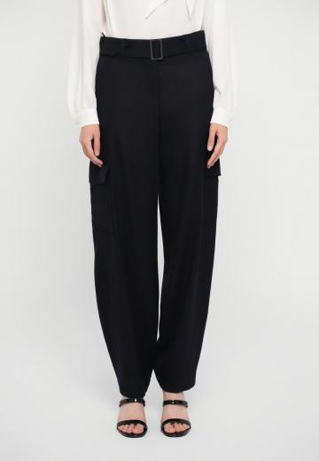 Брюки с накладными карманами