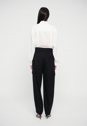 Брюки с накладными карманами