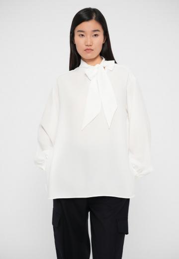 Брюки с накладными карманами