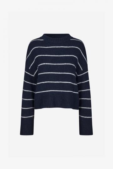 Пуловер в полоску