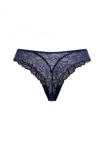 Трусы на бедрах