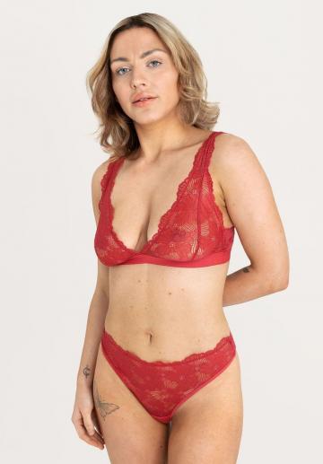 Трусы на бедрах