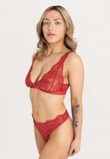 Трусы на бедрах