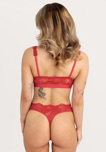 Трусы на бедрах