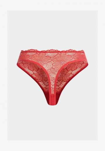 Трусы на бедрах