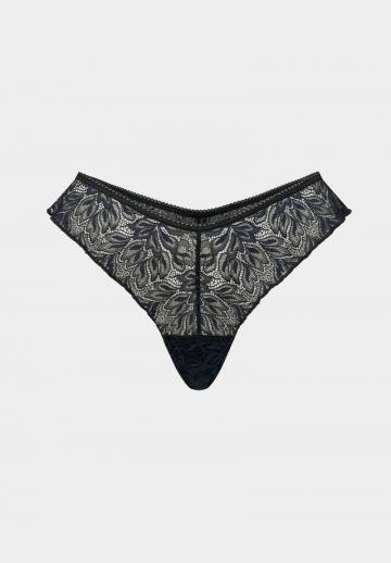 Трусы на бедрах