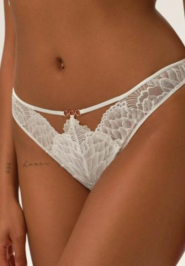 Трусы на бедрах