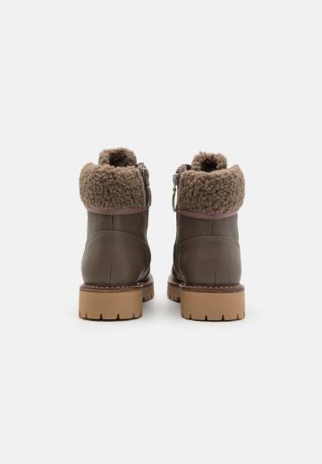 Ботинки на шнуровке