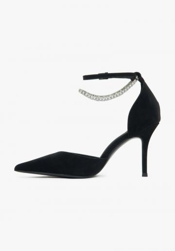 Туфли на высоком каблуке