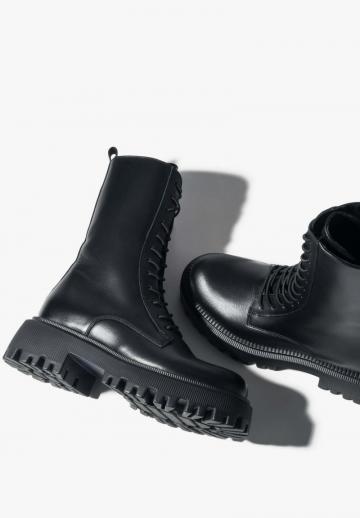 Сапоги на шнуровке