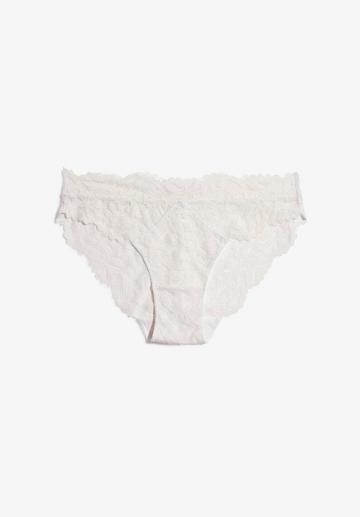 Трусы на бедрах