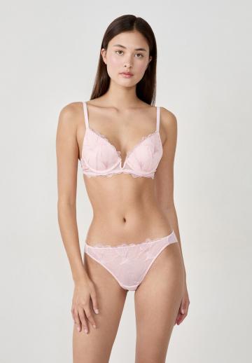 Трусы на бедрах