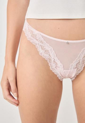 Трусы на бедрах