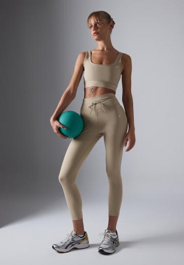 Спортивный бюстгальтер