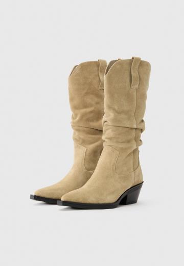 Ковбойские сапоги