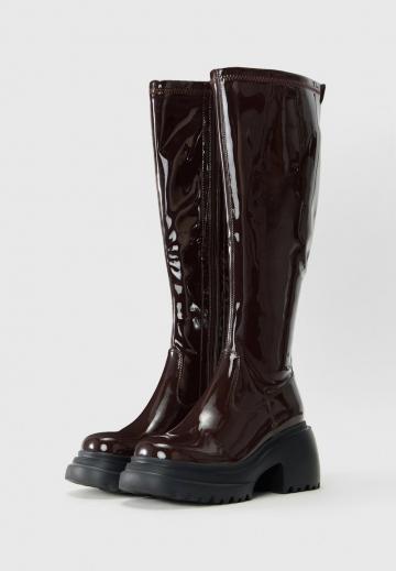 Высокие сапоги