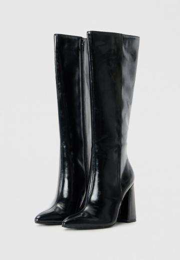 Высокие сапоги