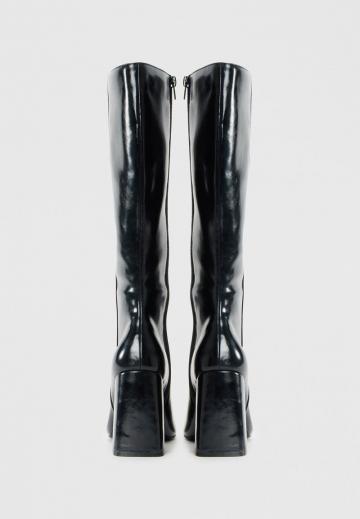 Высокие сапоги