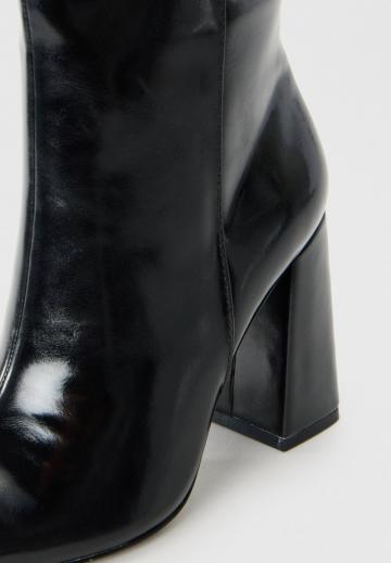 Высокие сапоги