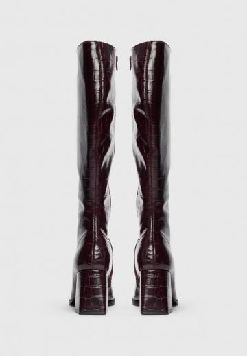 Высокие сапоги