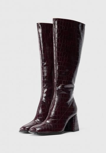 Высокие сапоги