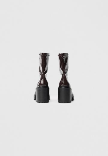 Высокие сапоги