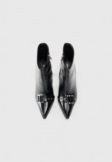 Высокие сапоги