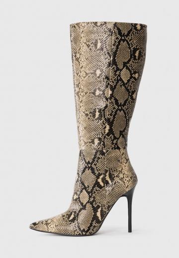 Высокие сапоги