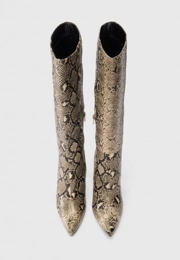 Высокие сапоги