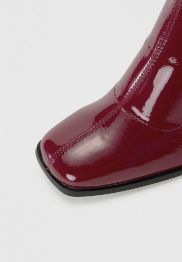 Высокие сапоги