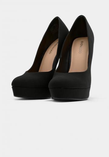 Туфли на высоком каблуке