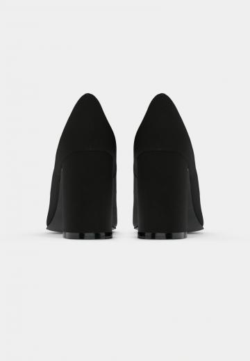 Туфли с высоким носом