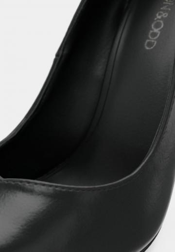 Туфли на высоком каблуке