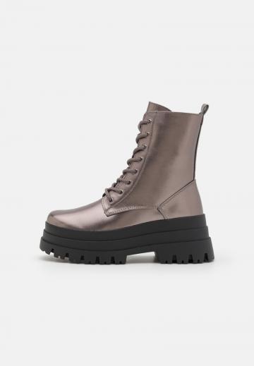 Ботинки на шнуровке