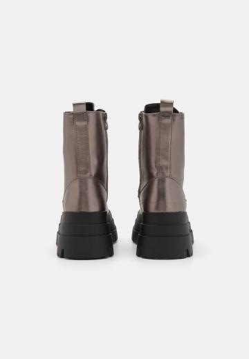 Ботинки на шнуровке