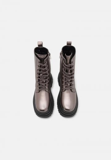 Ботинки на шнуровке
