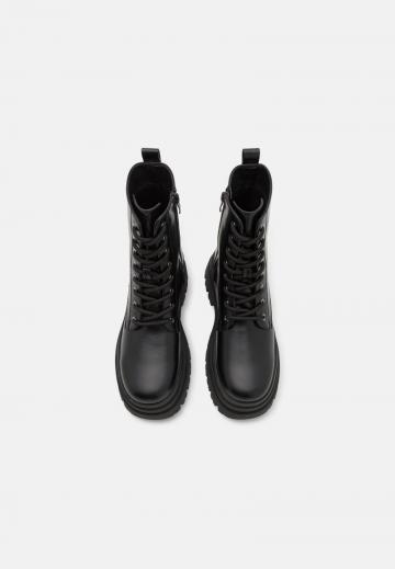 Ботинки на шнуровке