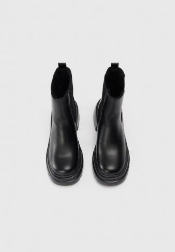 Полусапожки на высоком каблуке