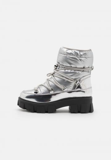 Ботинки на шнуровке