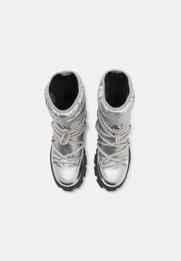 Ботинки на шнуровке