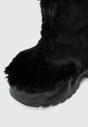 Сапожки на танкетке