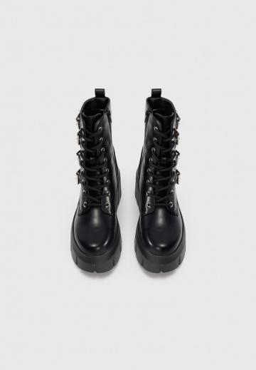 Сапожки на танкетке