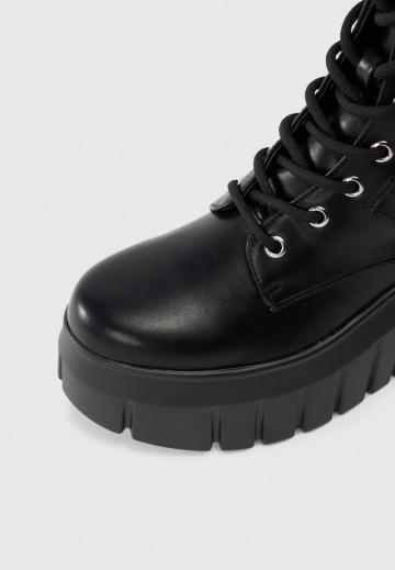 Сапожки на танкетке