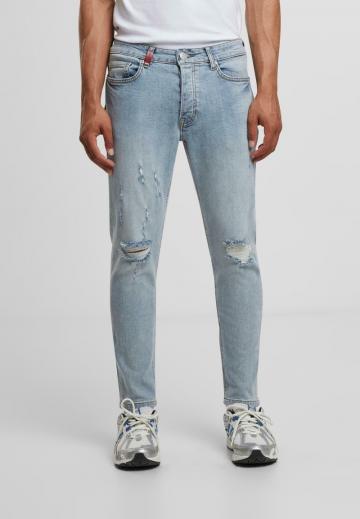 Узкие джинсы