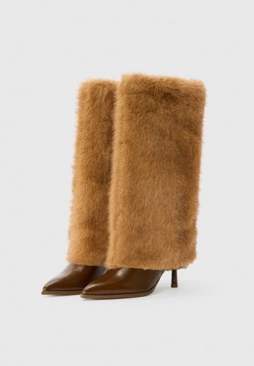 Высокие сапоги