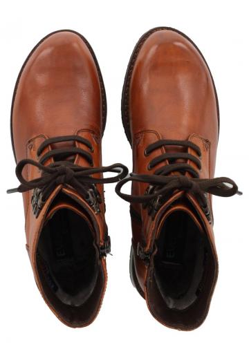 Ботинки на шнуровке